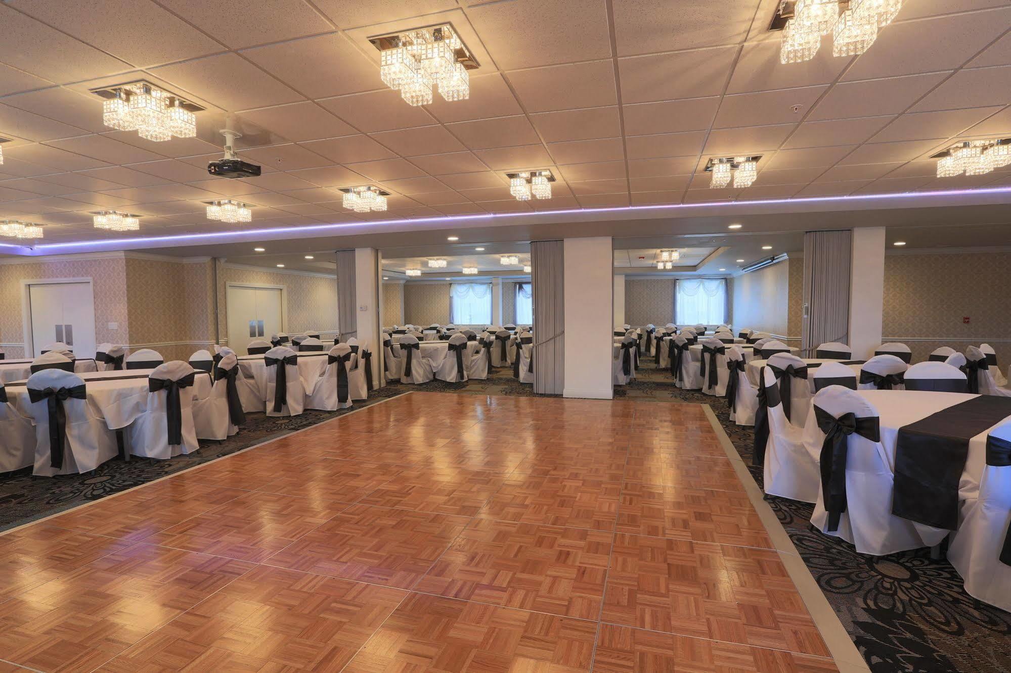 Days Inn By Wyndham Calumet Park Ngoại thất bức ảnh